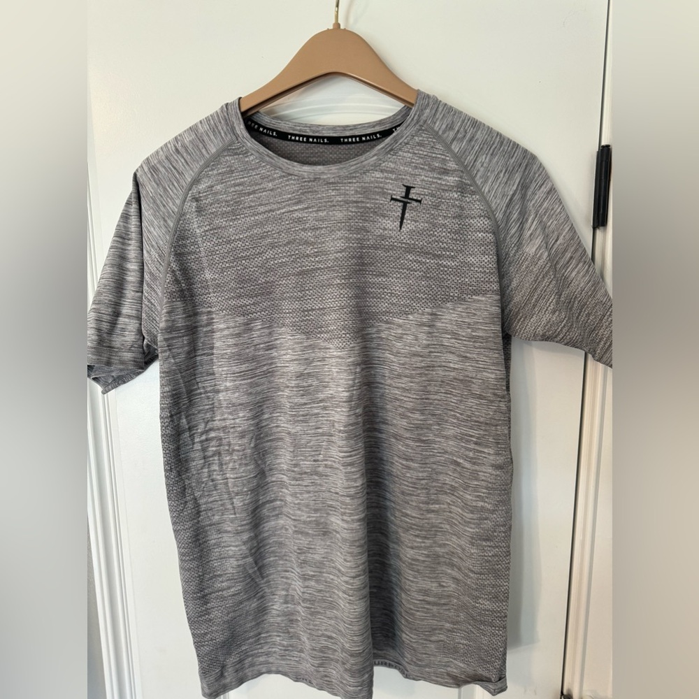 Three Nails Seamless workout shirt